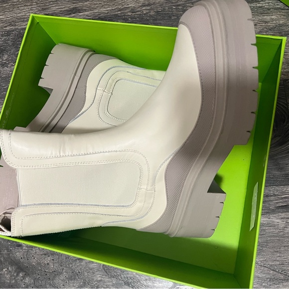 Lulia Chelsea Boot
SAM EDELMAN - Picture 10 of 10